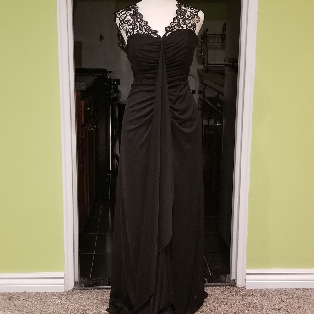 NWT Cap Sleeve Lace Neckline Evening Dress - Picture 1 of 5